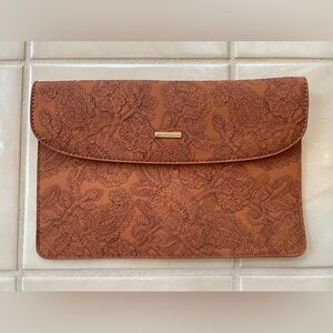 NWOT Beautiful Embossed Faux Leather Clutch Bag / Wallet